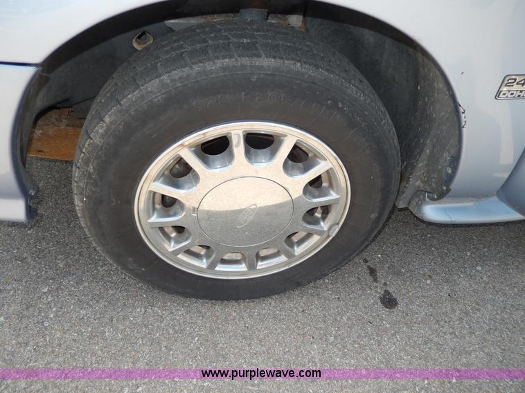 image for item D8073 1998 Ford Taurus SE