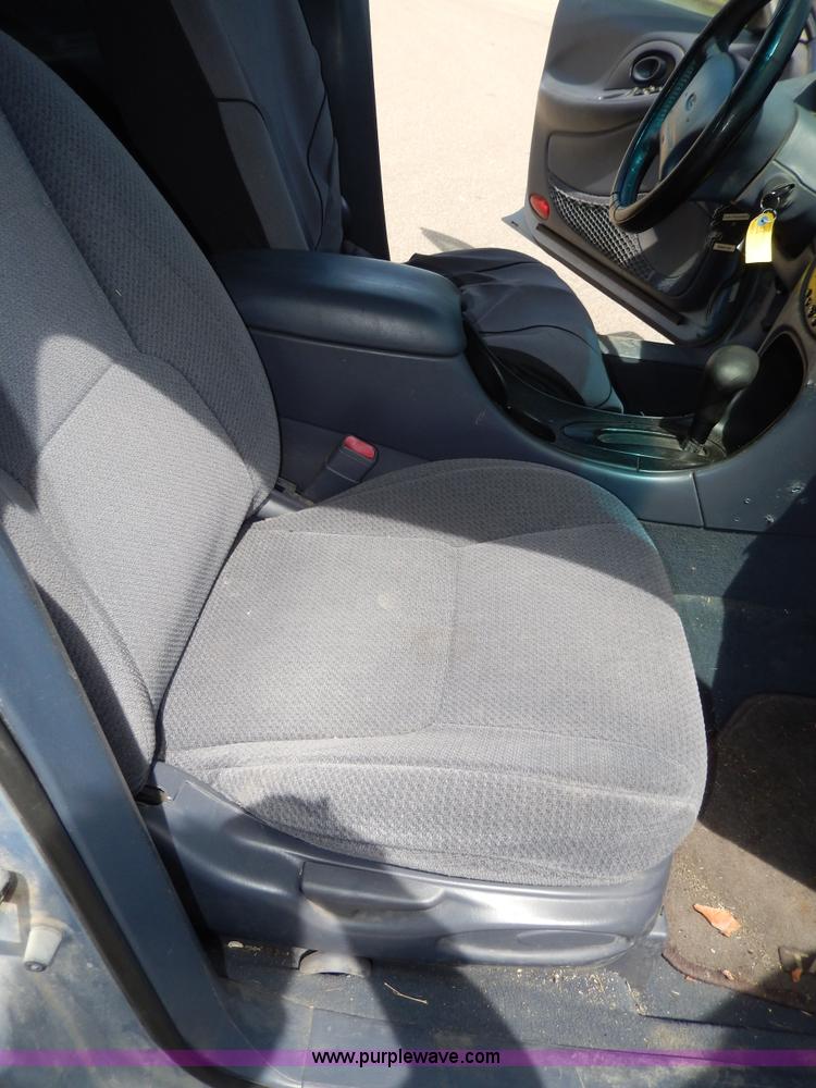 image for item D8073 1998 Ford Taurus SE