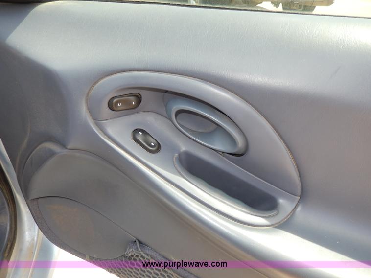 image for item D8073 1998 Ford Taurus SE