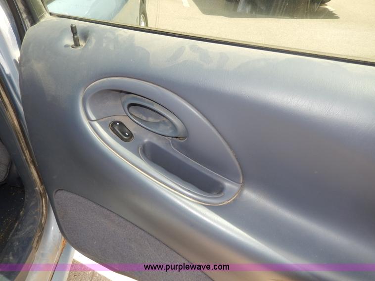 image for item D8073 1998 Ford Taurus SE