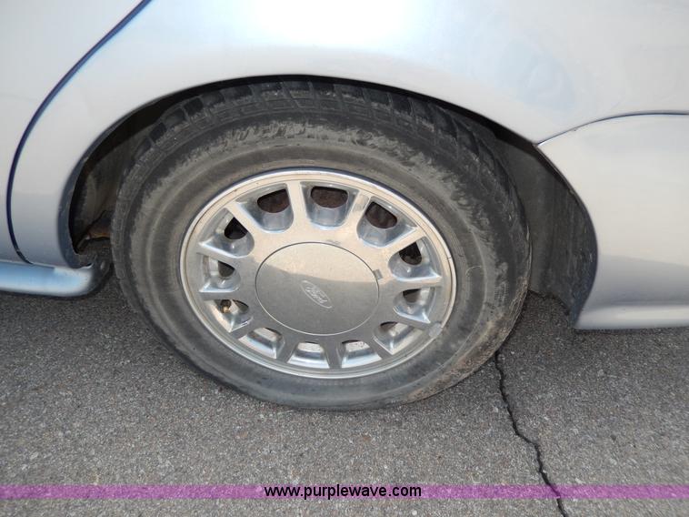 image for item D8073 1998 Ford Taurus SE