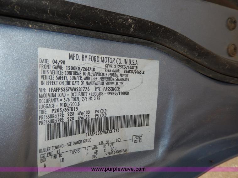 image for item D8073 1998 Ford Taurus SE