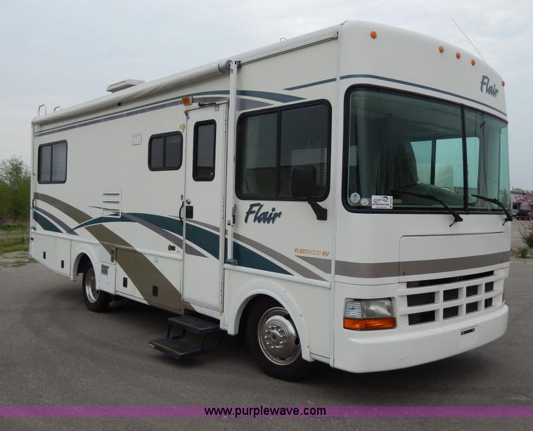 image for item D8122 2002 Workhorse P30 Fleetwood Flair 25Y recreational vehicle