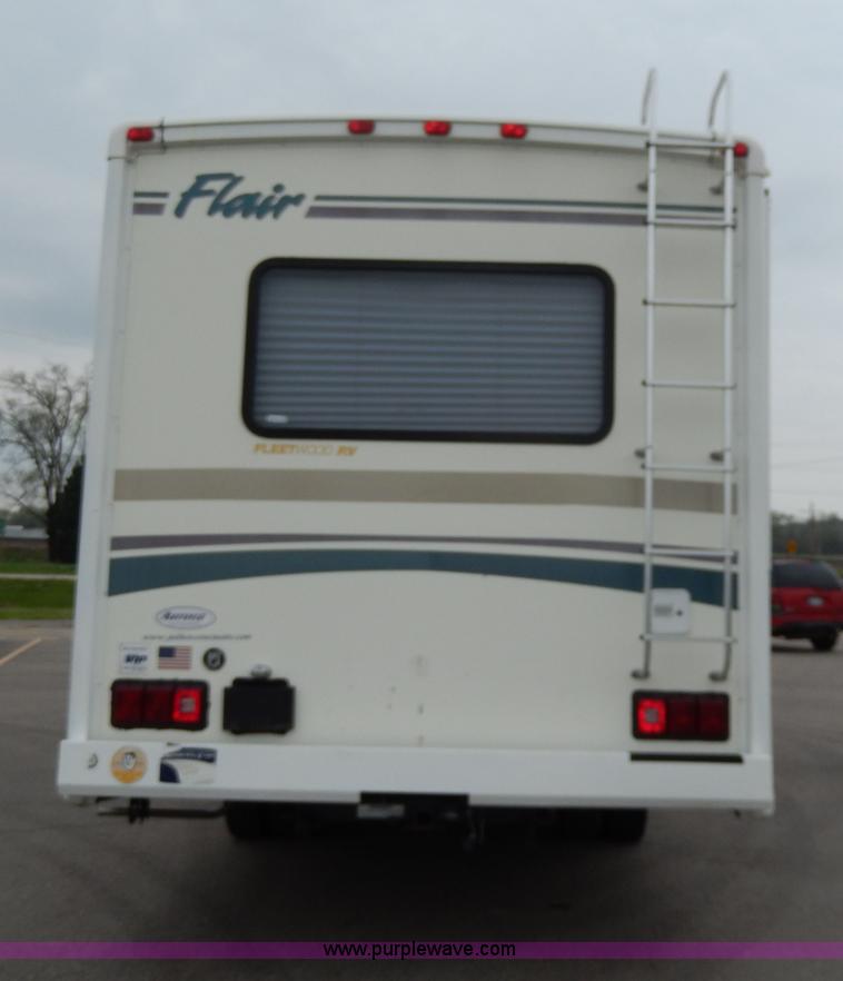 image for item D8122 2002 Workhorse P30 Fleetwood Flair 25Y recreational vehicle