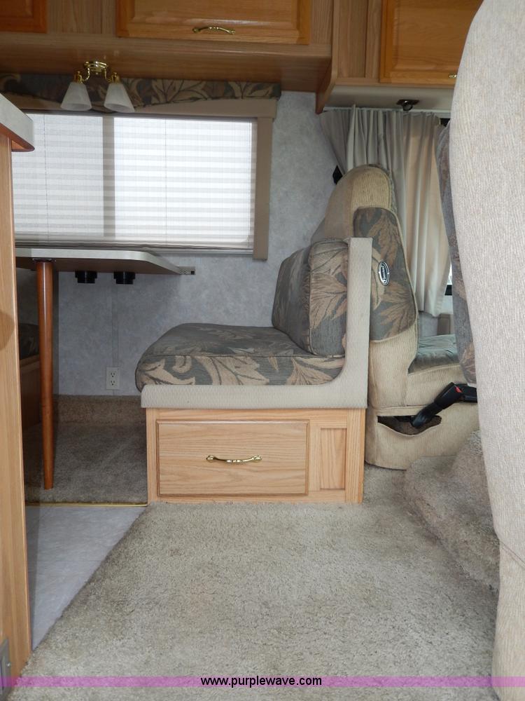 image for item D8122 2002 Workhorse P30 Fleetwood Flair 25Y recreational vehicle