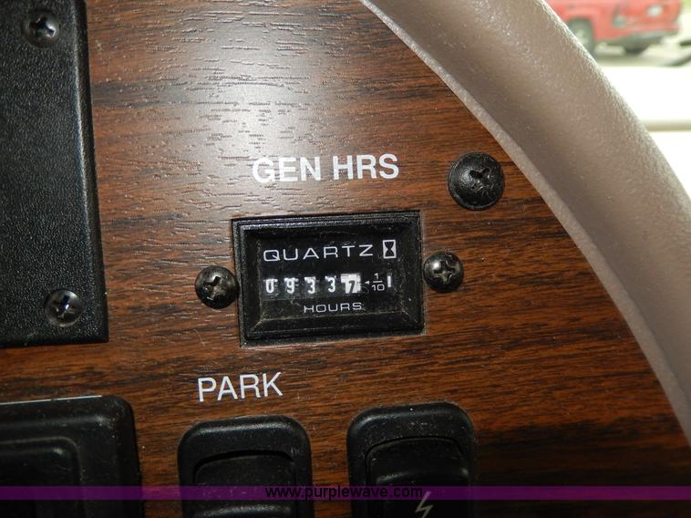 image for item D8122 2002 Workhorse P30 Fleetwood Flair 25Y recreational vehicle