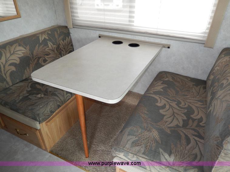 image for item D8122 2002 Workhorse P30 Fleetwood Flair 25Y recreational vehicle