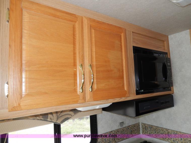 image for item D8122 2002 Workhorse P30 Fleetwood Flair 25Y recreational vehicle