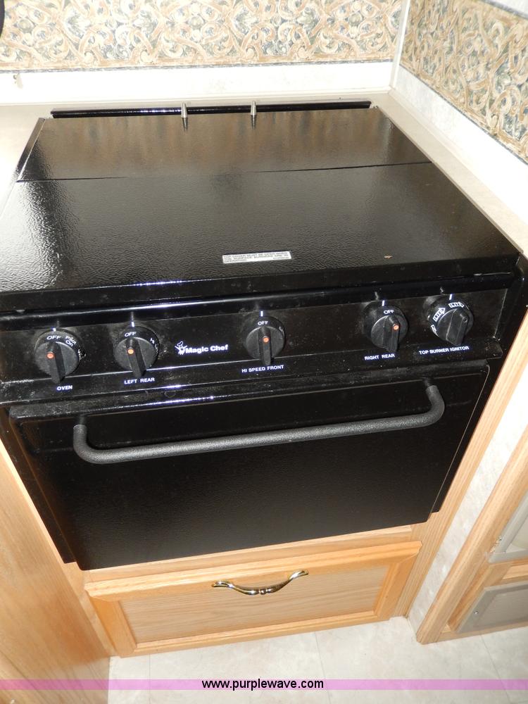 image for item D8122 2002 Workhorse P30 Fleetwood Flair 25Y recreational vehicle