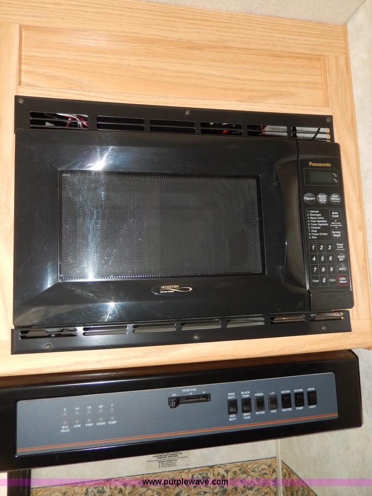 image for item D8122 2002 Workhorse P30 Fleetwood Flair 25Y recreational vehicle