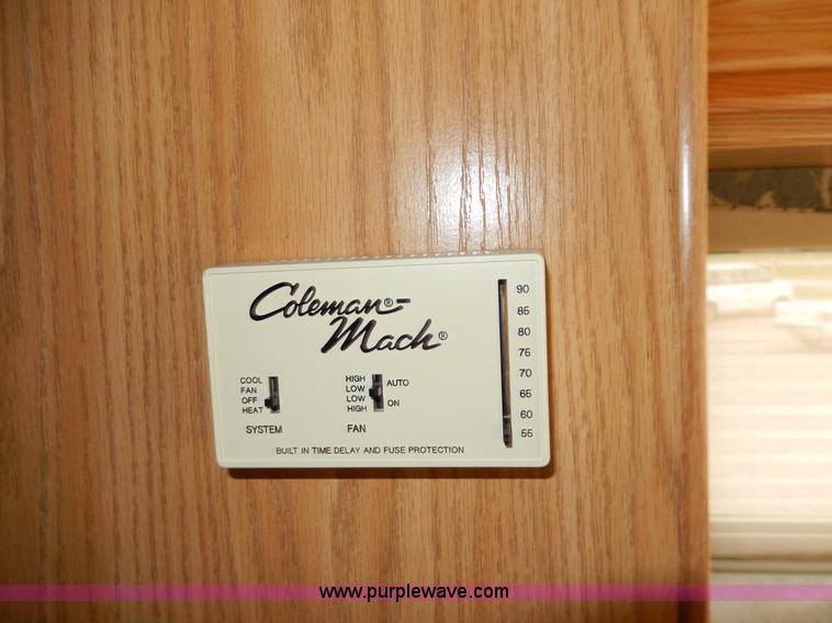 image for item D8122 2002 Workhorse P30 Fleetwood Flair 25Y recreational vehicle