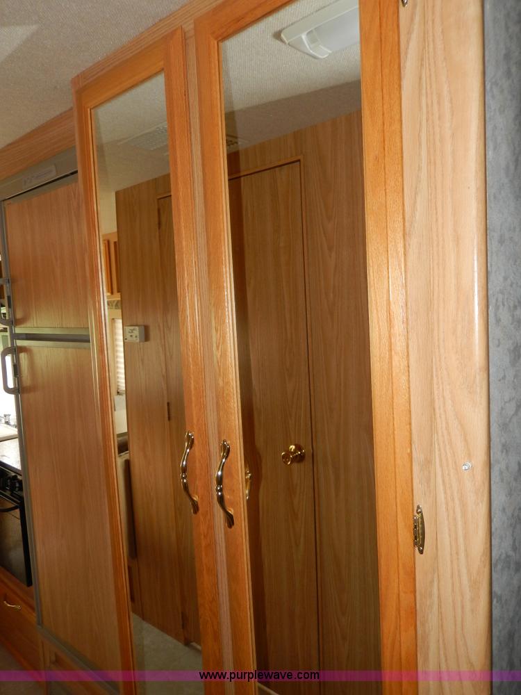 image for item D8122 2002 Workhorse P30 Fleetwood Flair 25Y recreational vehicle