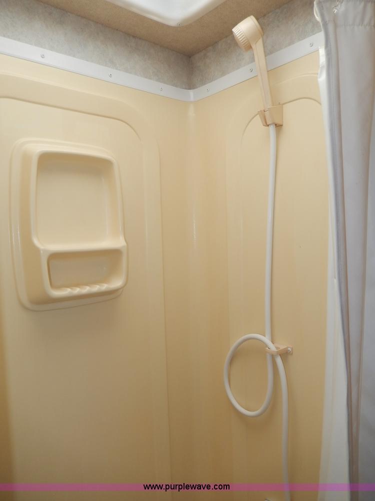 image for item D8122 2002 Workhorse P30 Fleetwood Flair 25Y recreational vehicle