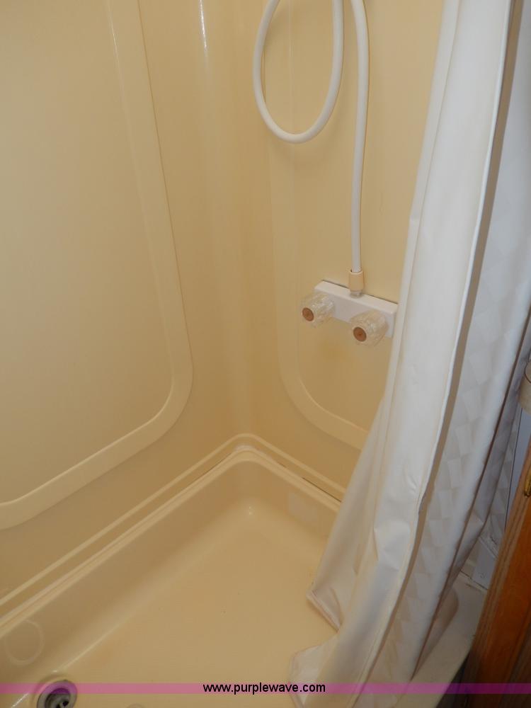 image for item D8122 2002 Workhorse P30 Fleetwood Flair 25Y recreational vehicle