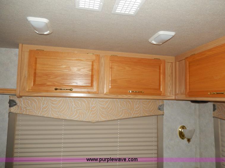 image for item D8122 2002 Workhorse P30 Fleetwood Flair 25Y recreational vehicle