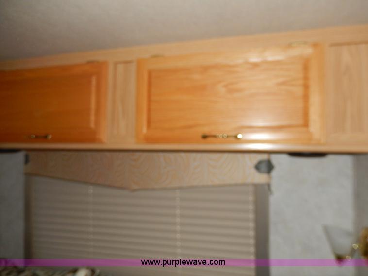 image for item D8122 2002 Workhorse P30 Fleetwood Flair 25Y recreational vehicle