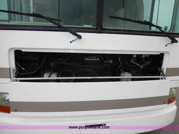 image for item D8122 2002 Workhorse P30 Fleetwood Flair 25Y recreational vehicle