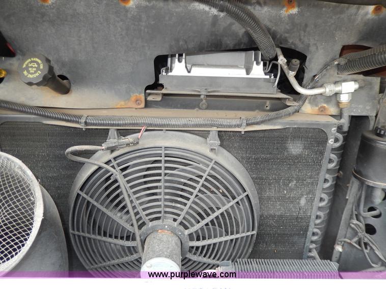 image for item D8122 2002 Workhorse P30 Fleetwood Flair 25Y recreational vehicle