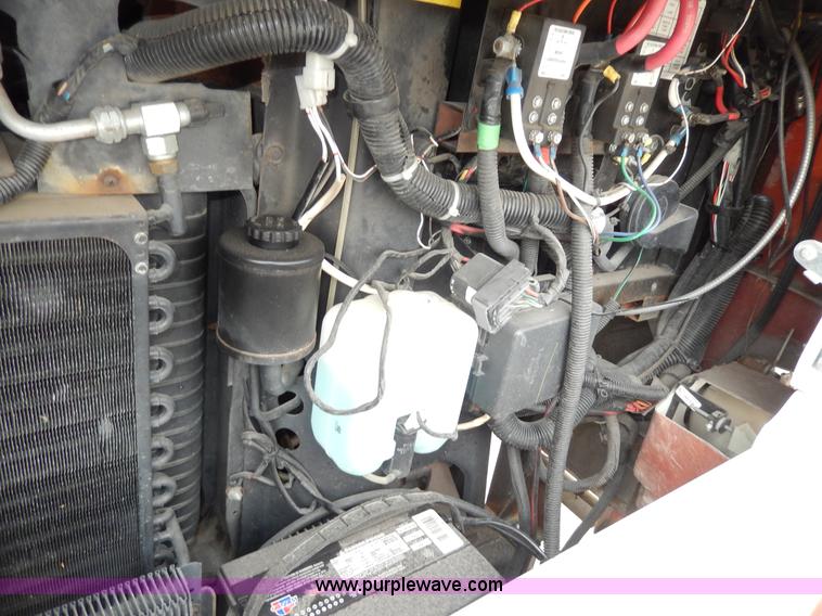 image for item D8122 2002 Workhorse P30 Fleetwood Flair 25Y recreational vehicle