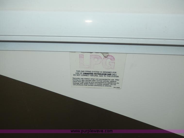 image for item D8122 2002 Workhorse P30 Fleetwood Flair 25Y recreational vehicle