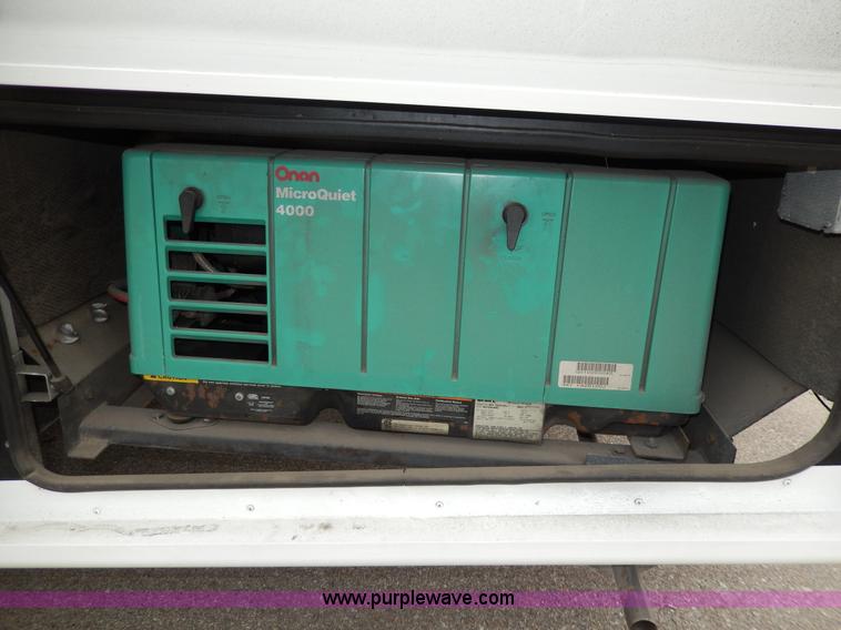 image for item D8122 2002 Workhorse P30 Fleetwood Flair 25Y recreational vehicle