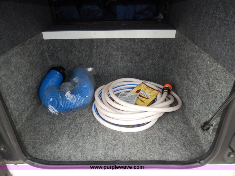 image for item D8122 2002 Workhorse P30 Fleetwood Flair 25Y recreational vehicle