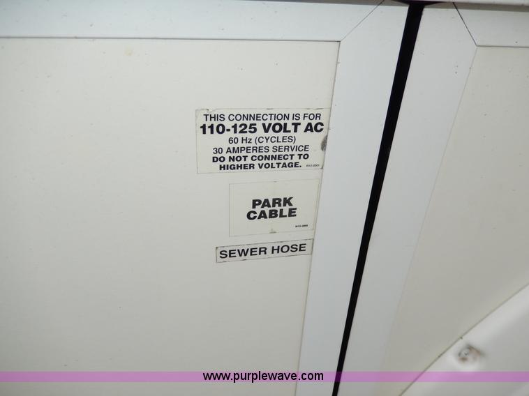 image for item D8122 2002 Workhorse P30 Fleetwood Flair 25Y recreational vehicle