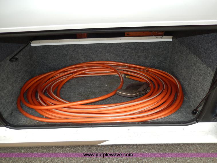 image for item D8122 2002 Workhorse P30 Fleetwood Flair 25Y recreational vehicle