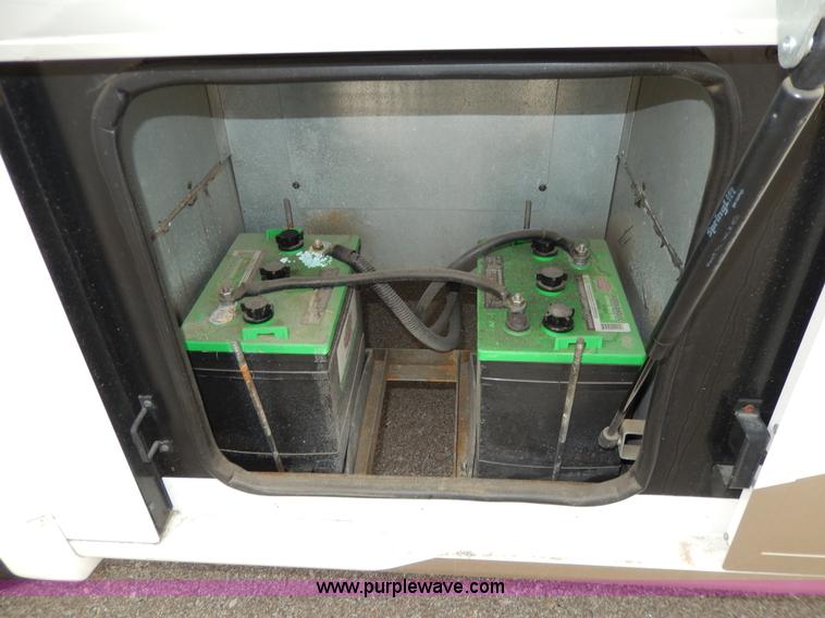 image for item D8122 2002 Workhorse P30 Fleetwood Flair 25Y recreational vehicle