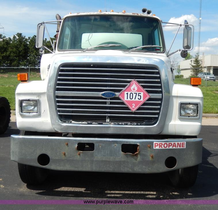 image for item D8143 1990 Ford LN8000 propane truck