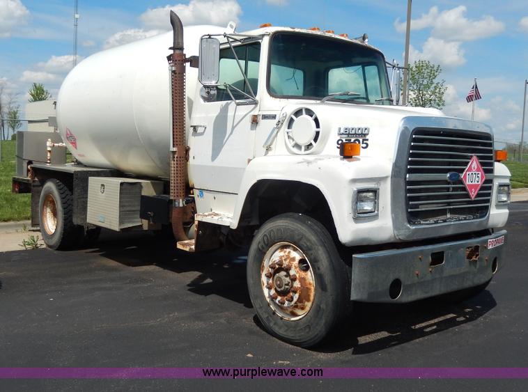 image for item D8143 1990 Ford LN8000 propane truck