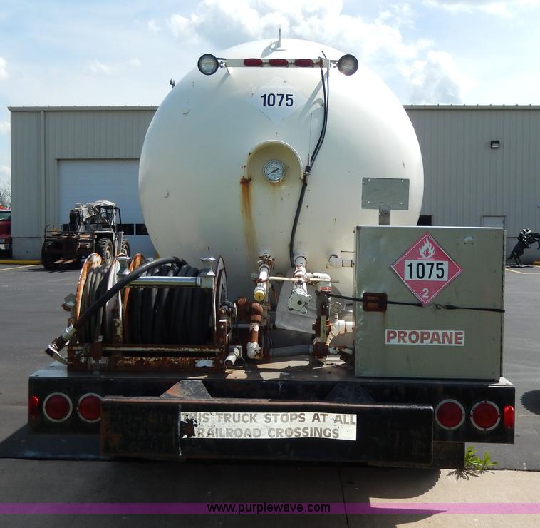 image for item D8143 1990 Ford LN8000 propane truck