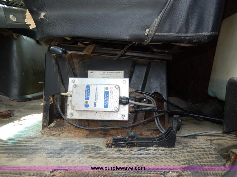 image for item D8143 1990 Ford LN8000 propane truck