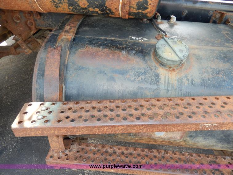 image for item D8143 1990 Ford LN8000 propane truck