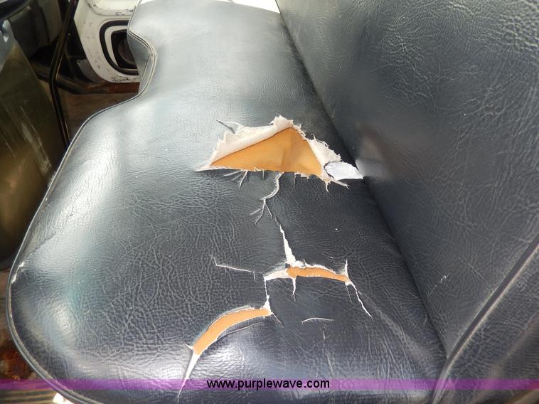 image for item D8143 1990 Ford LN8000 propane truck