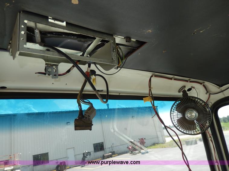 image for item D8143 1990 Ford LN8000 propane truck