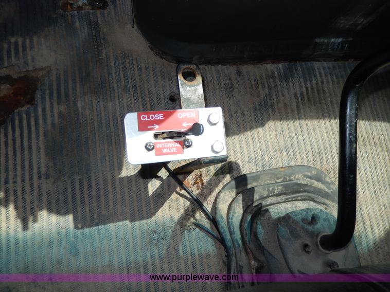 image for item D8143 1990 Ford LN8000 propane truck