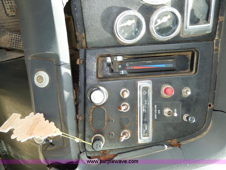 image for item D8143 1990 Ford LN8000 propane truck