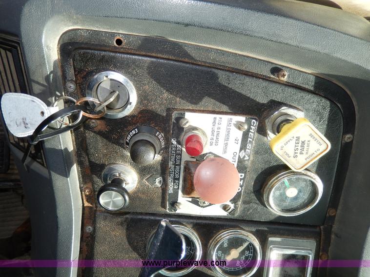 image for item D8143 1990 Ford LN8000 propane truck