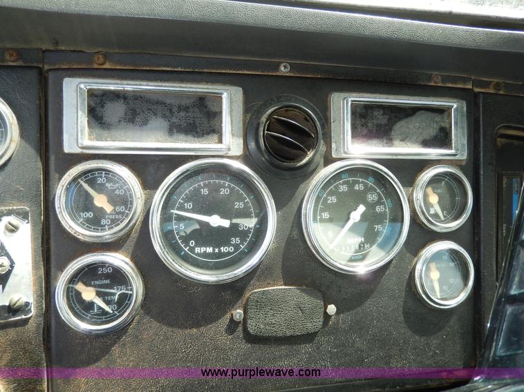 image for item D8143 1990 Ford LN8000 propane truck