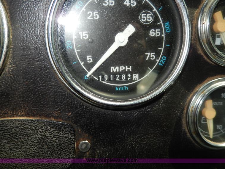 image for item D8143 1990 Ford LN8000 propane truck