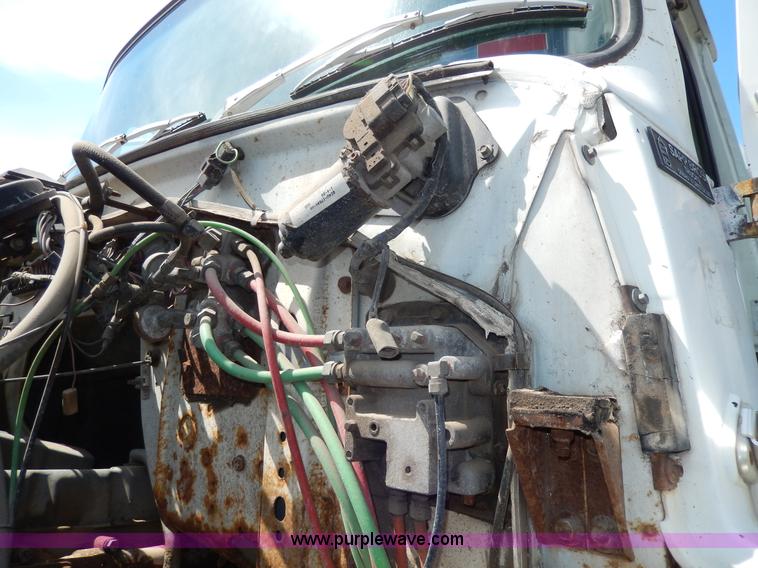 image for item D8143 1990 Ford LN8000 propane truck