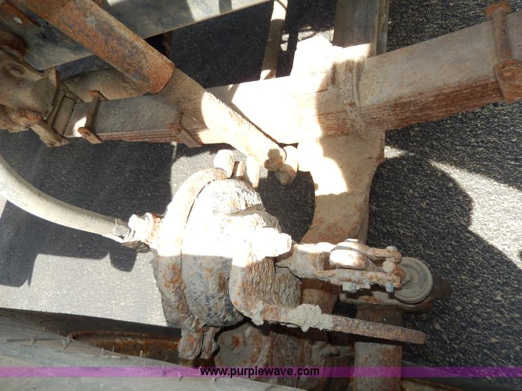 image for item D8143 1990 Ford LN8000 propane truck