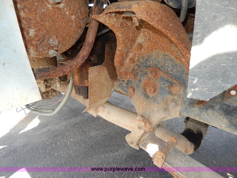 image for item D8143 1990 Ford LN8000 propane truck