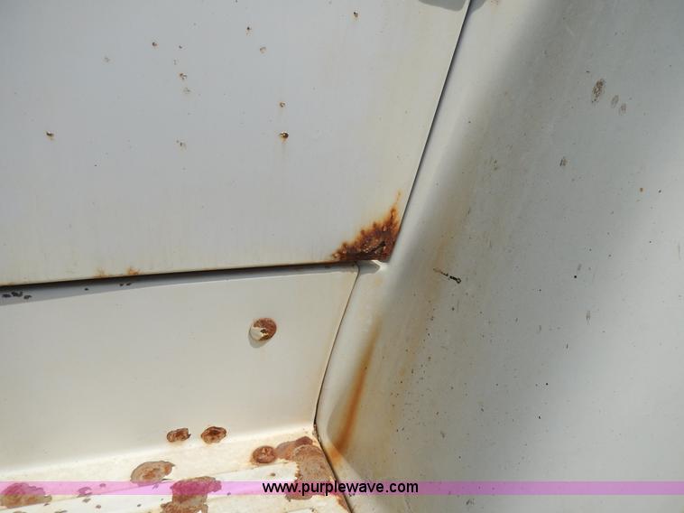 image for item D8143 1990 Ford LN8000 propane truck