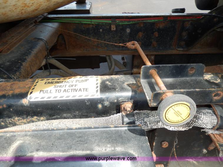 image for item D8143 1990 Ford LN8000 propane truck