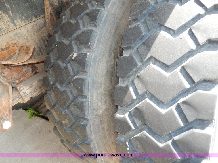 image for item D8143 1990 Ford LN8000 propane truck