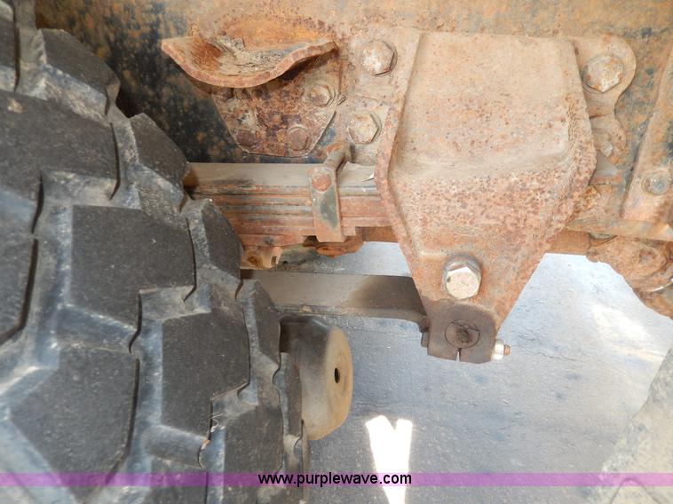 image for item D8143 1990 Ford LN8000 propane truck