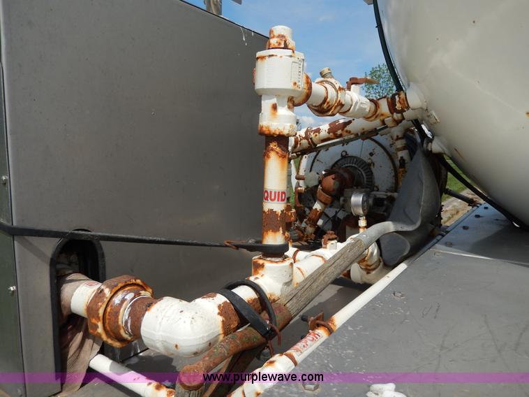 image for item D8143 1990 Ford LN8000 propane truck