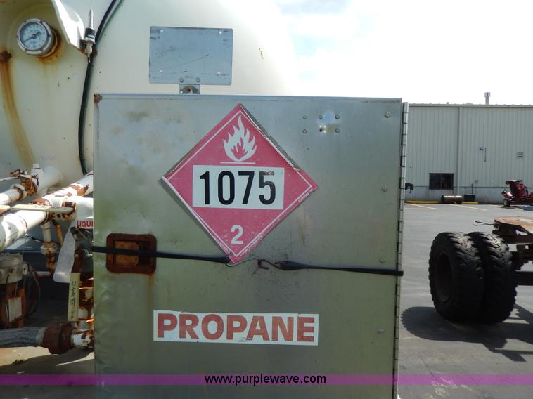 image for item D8143 1990 Ford LN8000 propane truck